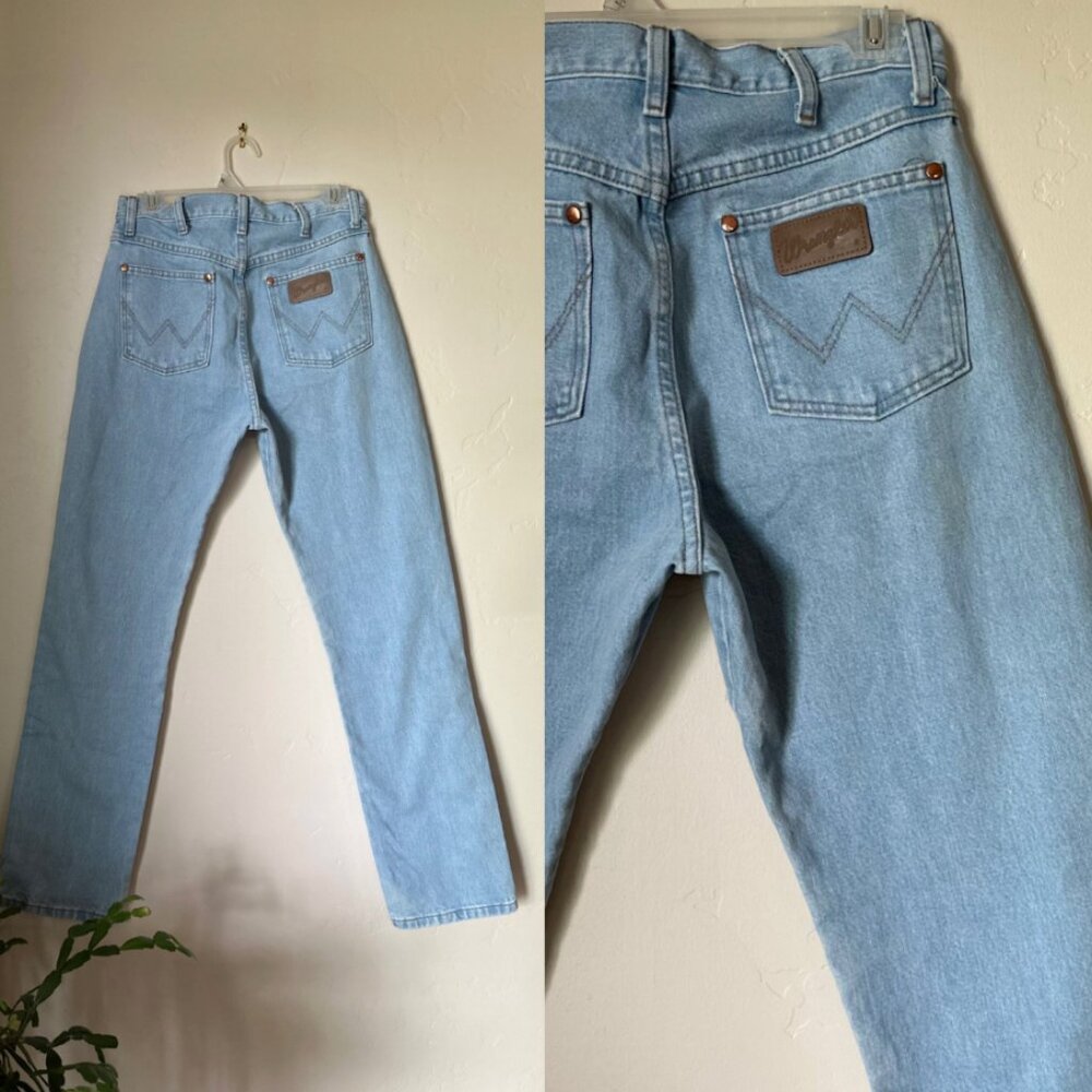Wrangler Women’s 90s High-Waisted Light Wash Denim Jeans 31×32